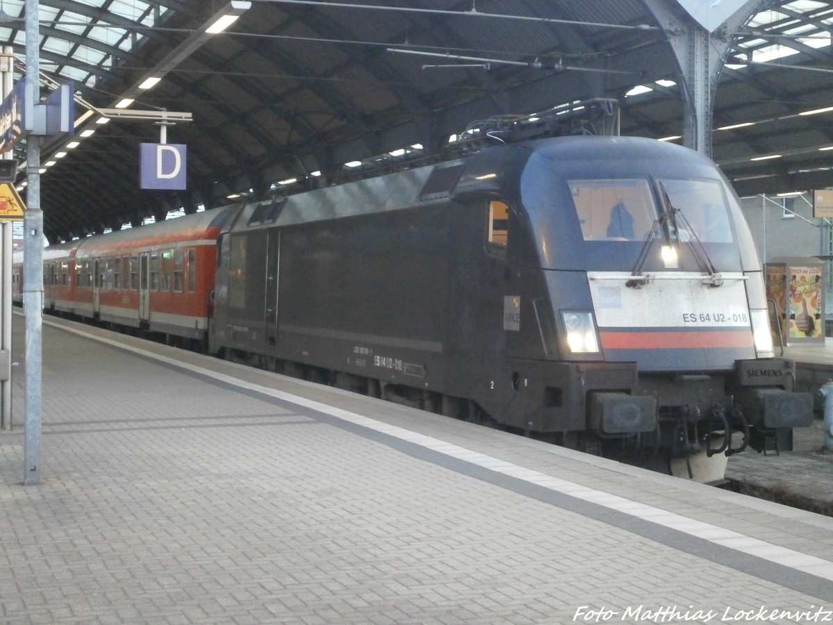 MRCE ES 64 U2 - 018 mit dem RB20 im Hallenser Hbf am 28.5.15