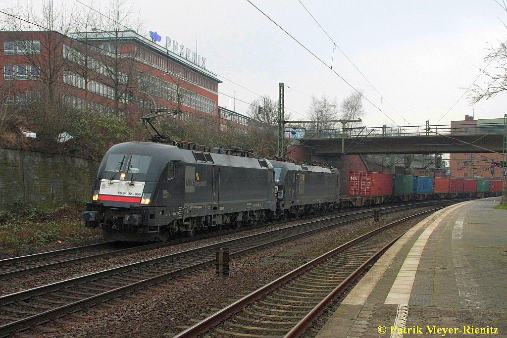 MRCE ES64 U2-096 mit MRCE X4E-870 und Containerzug am 20.01.2015 in Hamburg-Harburg auf dem Weg nach Süden