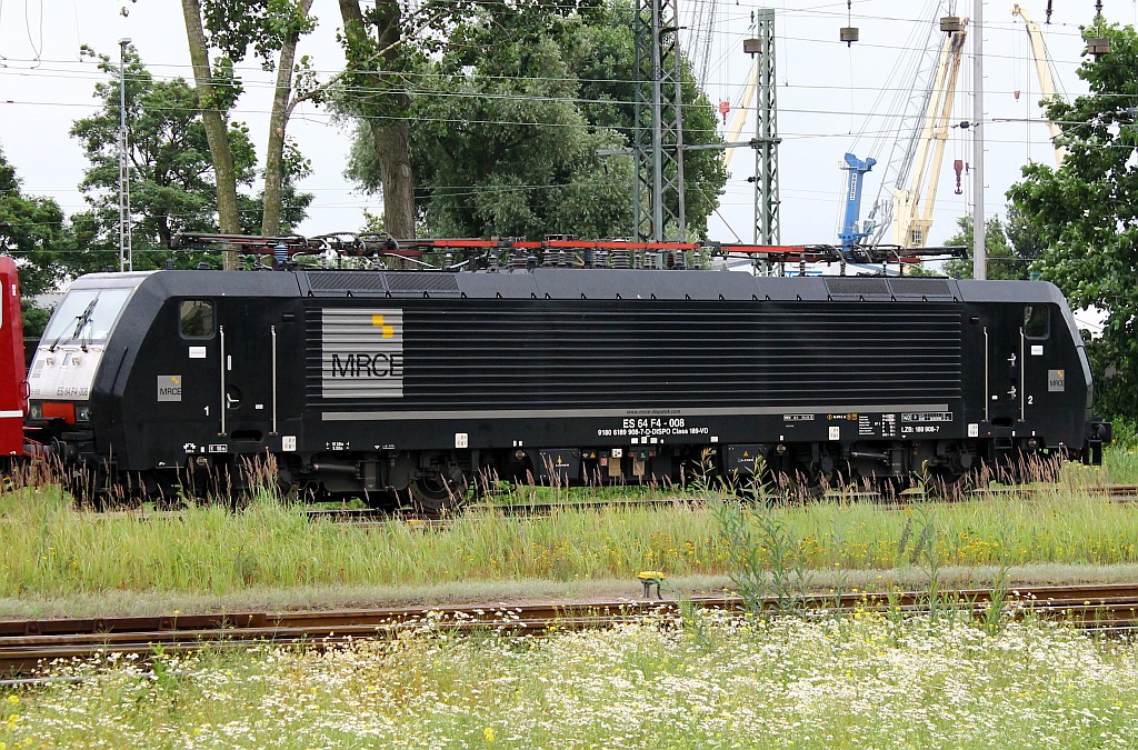 MRCE ES64F4-008/189 908-7 steht am 14.07.2013 abgestellt in HH-Hohe Schaar.