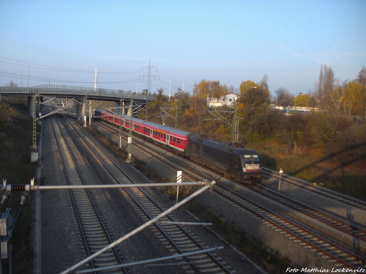 MRCE Taurus mit ziel Halle (Saale) Hbf bei der Vorbeifahrt an Ammendorf am 15.11.14