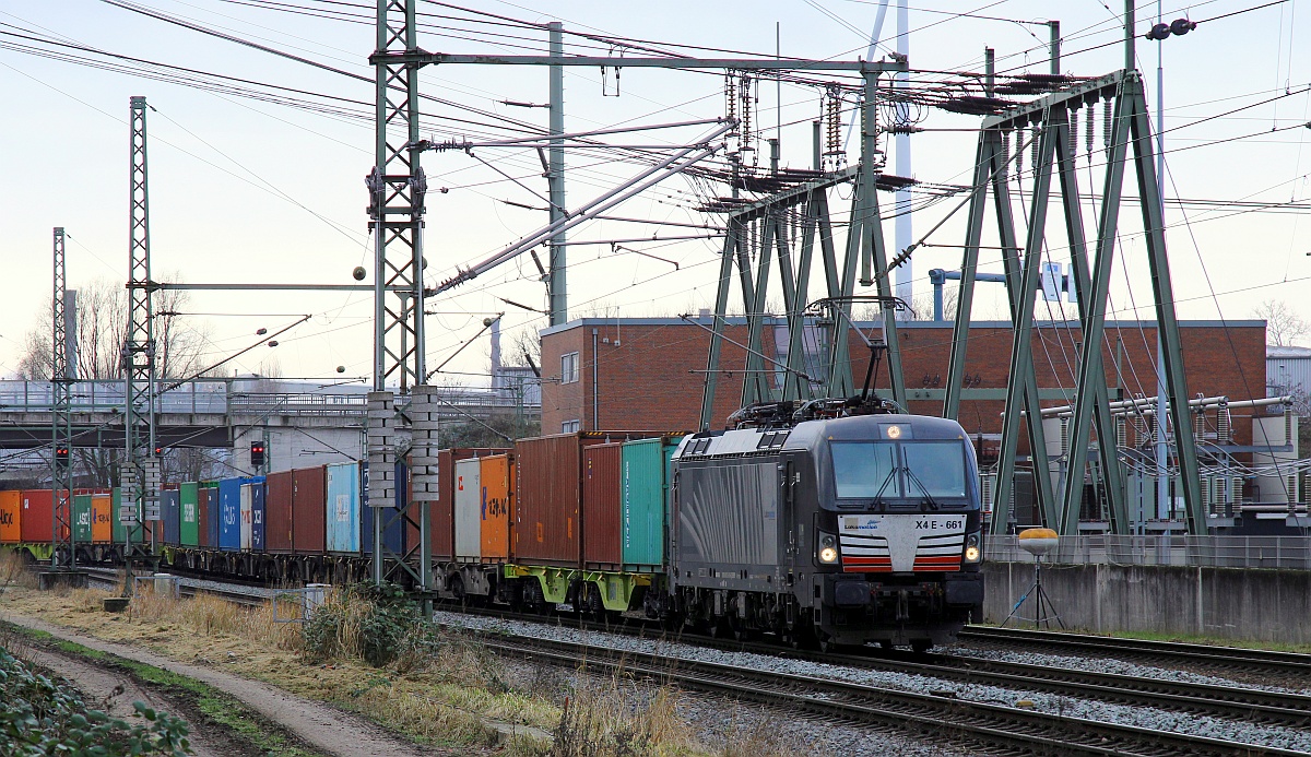 MRCE/Lokomotion X4E-661(193 661-6) i.E für die Wiener Lokalbahn bringt hier Container in den Hamburger Hafen. Waltershof/Dradenau 15.01.2022