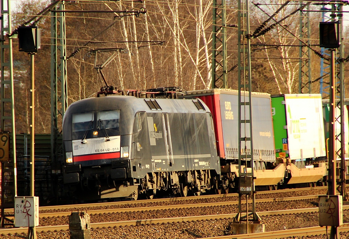 MRCE/TXL 182 514-0/ES64U2-014 mit nem KLV nach Padborg/DK aufgenommen in HH-Harburg. 03.03.2012