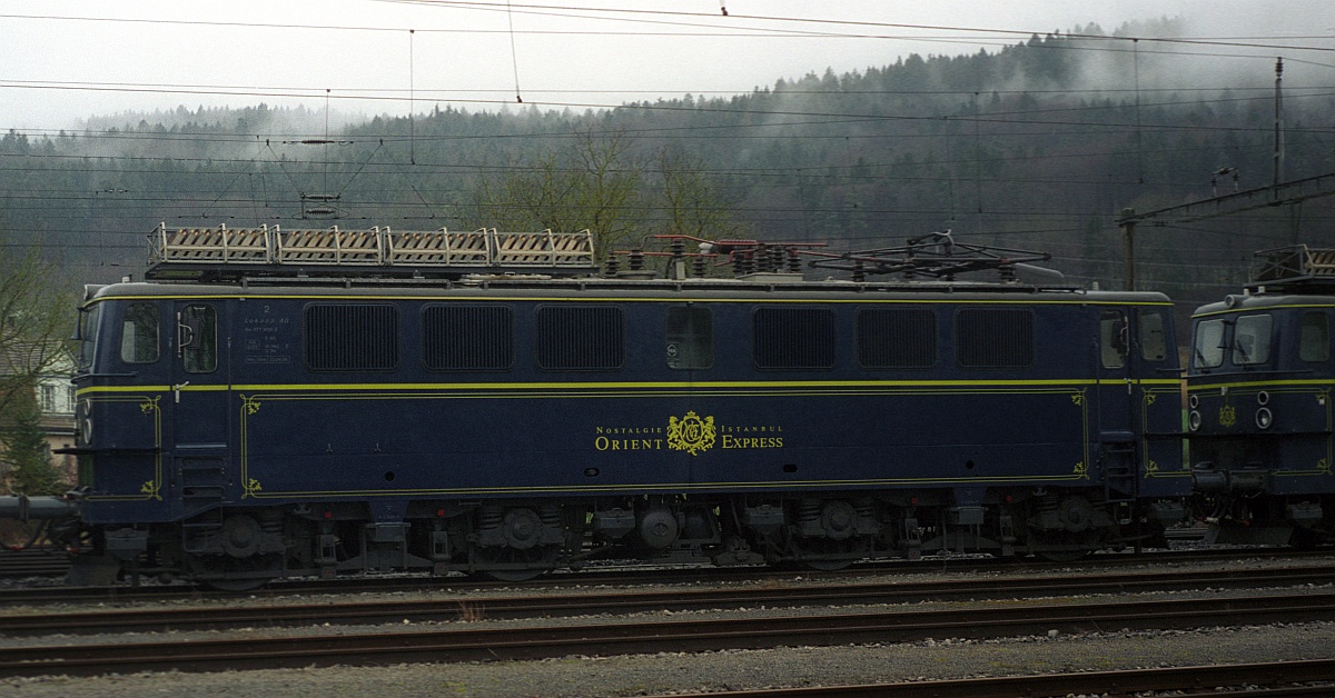 MThB/LOKOOP Ae 477 906-2  Orient Express  (ex 142 157-7) Etzwilen 04.01.2003 (Scan)