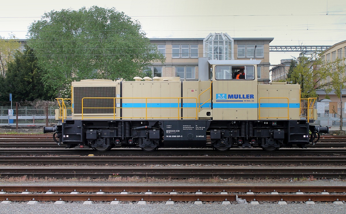 Müller Rail AG 98 80 0588 009-5 D-MFAG, Singen(Htw) 09.05.17 (Bild: D.Schikorr, Bearb. M.Steiner)