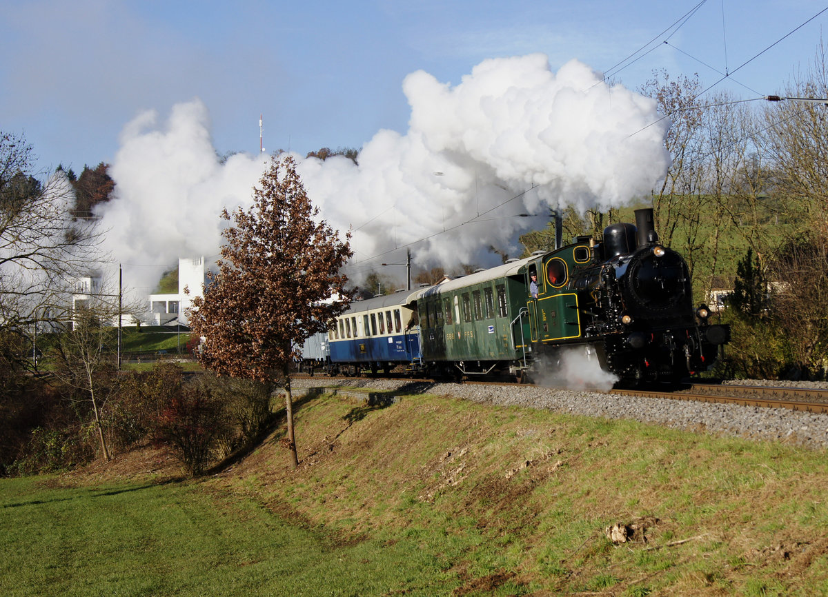 MUNI: Sonderfahrt zum Weihnachtsmarkt Sulgen mit der Dampflok MUNI vom 27. November 2011.
Foto: Walter Ruetsch