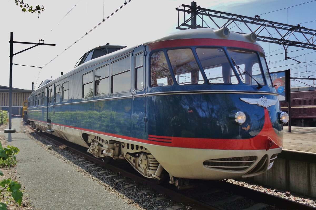 Museumstriebzug DE-20 (de Kameel) steht am 6 Mai 2017 in Venlo.