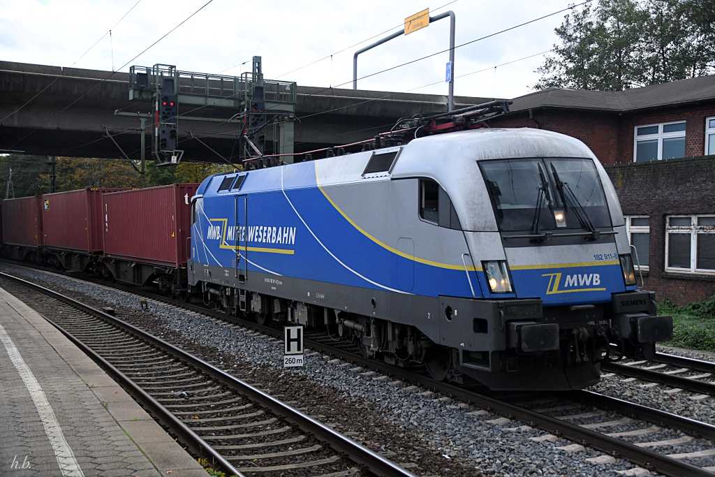 MWB 182 911-8 fuhr mit einen containerzug durch hh-harburg,07.09.19