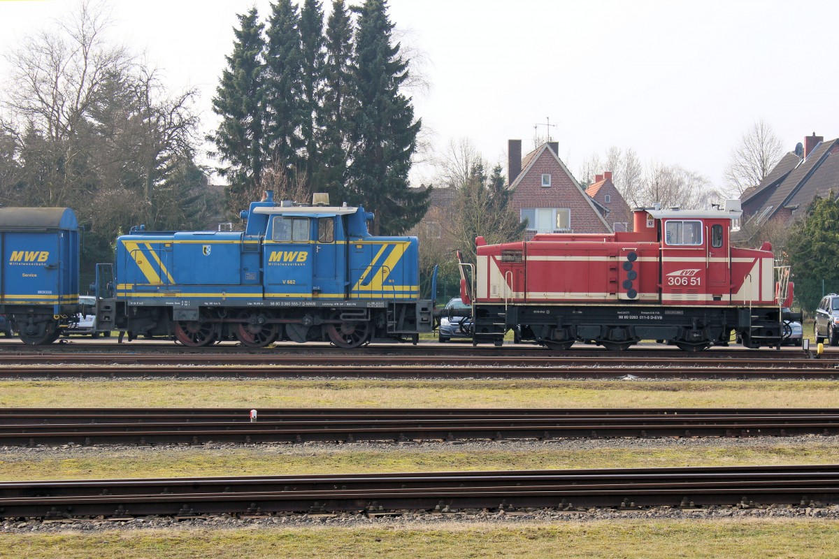 MWB - V 662 und evb Logistik 306 51 stehen im Vorfeld der Wartungswerkstatt in Bremervörde // EVB-Betriebswerk. Datum 07.03.2014