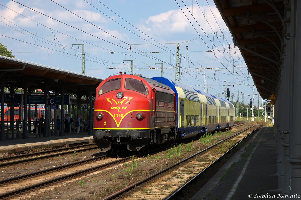 My 1149 (227 008-0) Altmark-Rail mit vier metronom Dostos in Stendal und fuhr in Richtung Salzwedel weiter. Bei den vier Dostos handelte es sich um (D-ME 55 80 26 75 003-1 DBpza), (D-ME 55 80 36 75 008-8 DABpza), (D-ME 55 80 26 75 026-2 DBpza) und (D-ME 55 80 26 75 002-3 DBpza). 15.07.2014