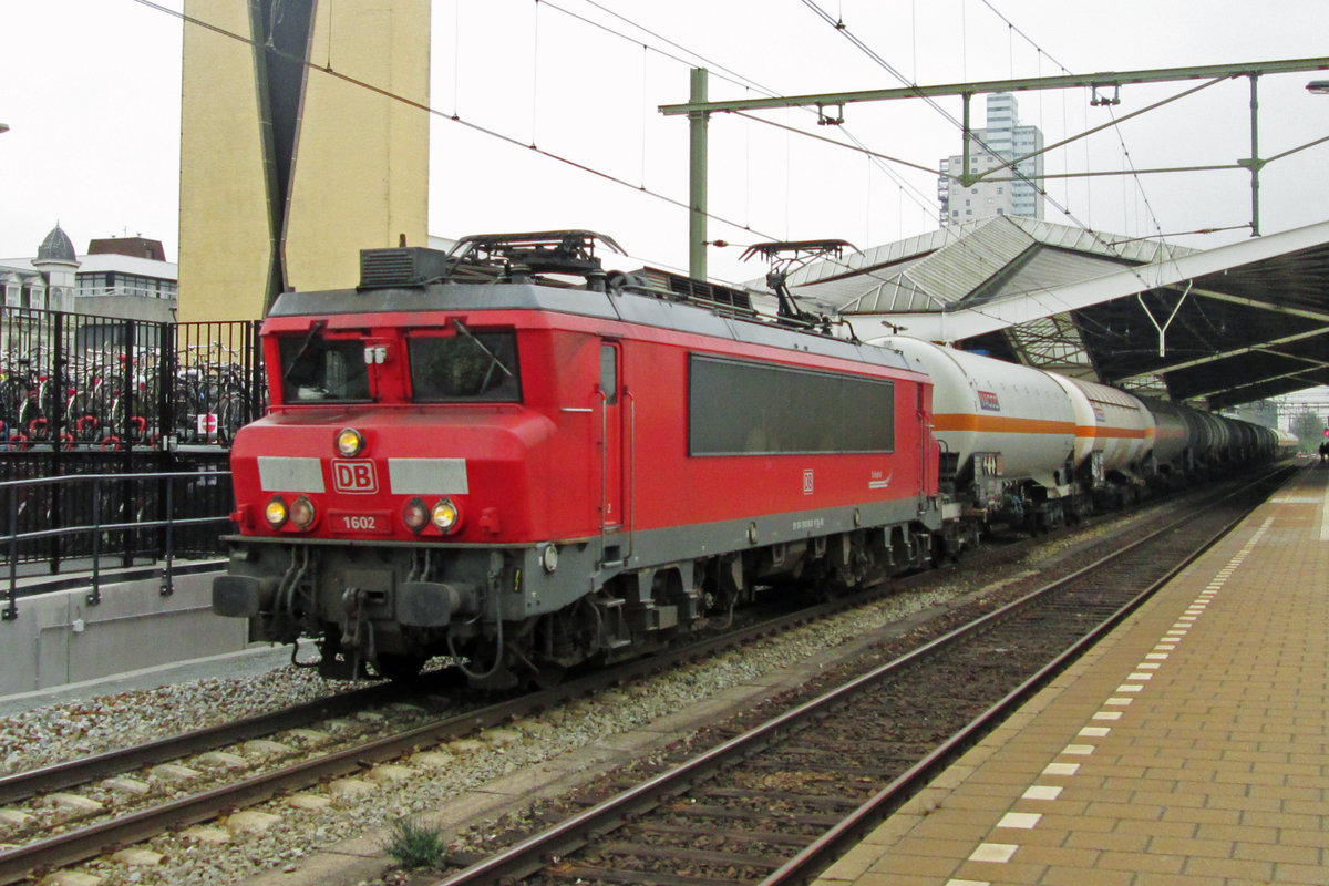 Nacco Gaskesselwagenzug durchfahrt mit 1602 Tilbur am 14 Februar 2014.