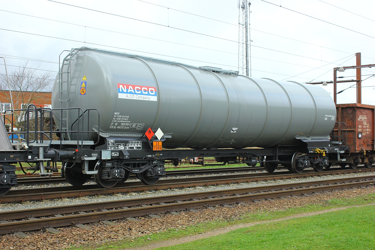 NACCO vierachsiger Kesselwagen registriert unter 3784 7838 950-5 NL-NACCO der Gattung Zacns. Pattburg 08.04.2016