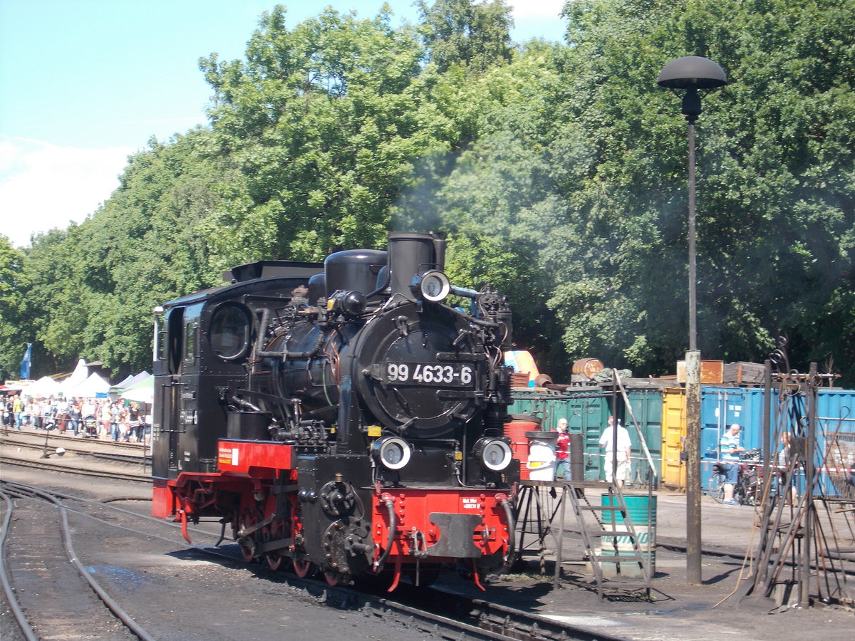 Nach der Ankunft aus Ghren konnte man die 99 4633,am 10.Juni 2017,ungestrt in der Einsatzstelle Putbus fotografieren.