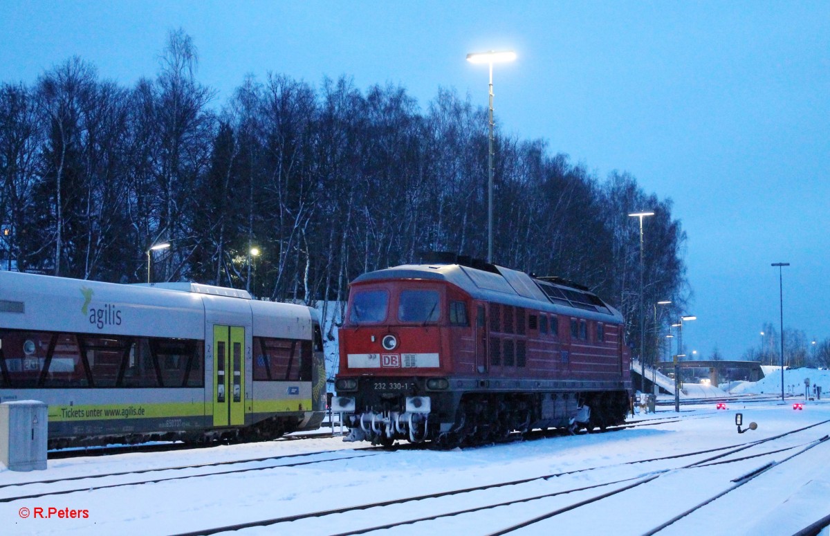 Nach dem 232 330-1 am Vormittag den Kokszug beförderte stand sie Abends in Marktredwitz und ruhe sich aus. 02.02.15