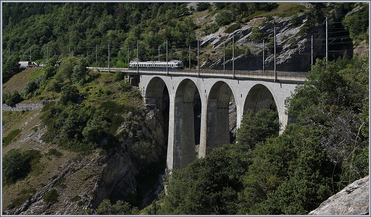 Nach dem Erfolg des letzten Jahres zwischen Interlaken und Spiez, erweiterte die BLS dieses Jahres das Programm und lies den  Blauen Pfeil , den BCFe 4/6 736 als Extrazug bis nach Brig fahren. Nach dem kurzen Halt in Hohtenn, fährt der BCFe 4/6 736 nun über das 123 Meter lange und 51 Meter hohe Luogelkin Viadukt als RE 4275 Richtung Brig. 
14. August 2016