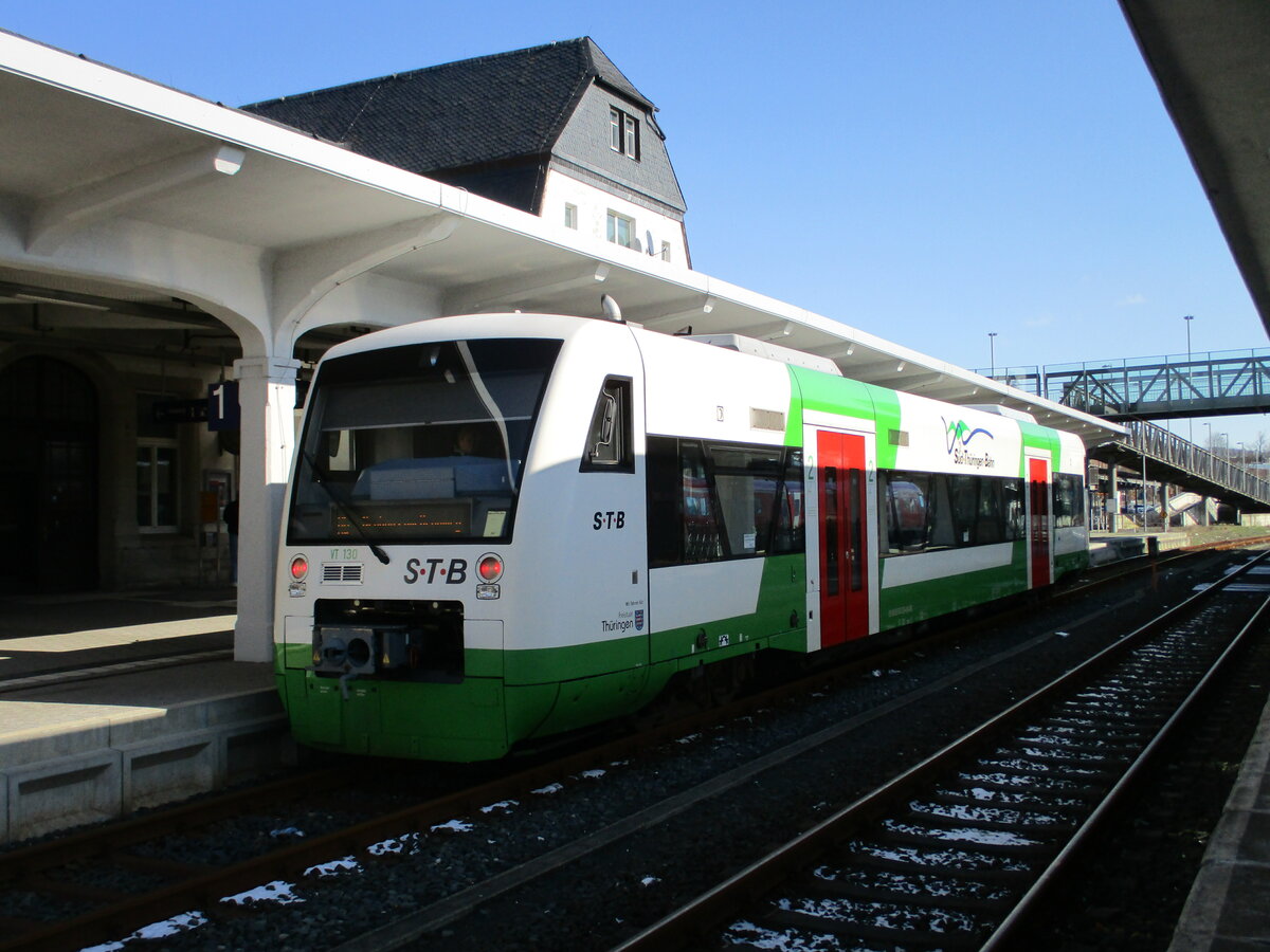 Nachdem ich meine Modellbahnsammlung,am 28.Februar 2023,bei Piko erweitert hatte,ging es zum Sonneberger Hbf.Hier stand der STB VT130 am Hausbahnsteig.