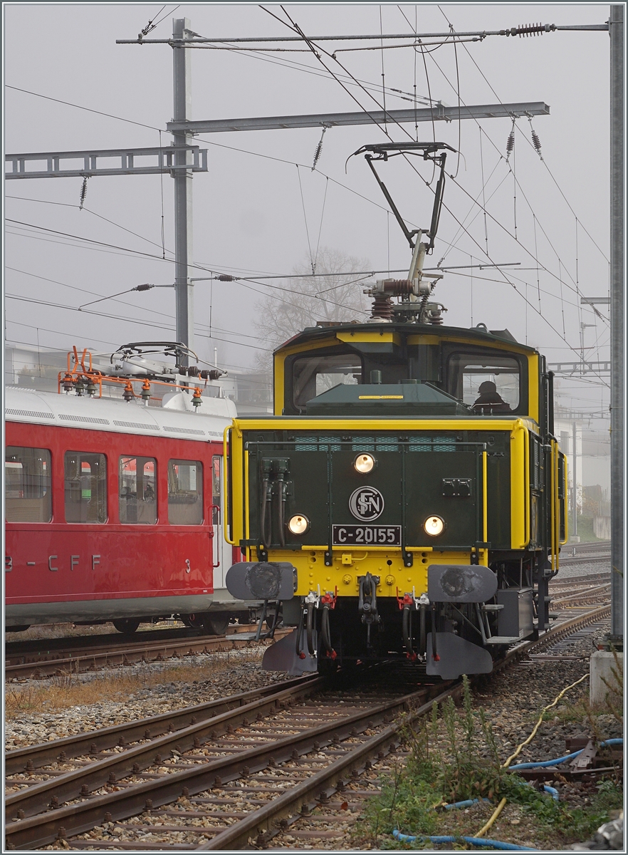 Nachdem die SNCF C 20155 UIC N° 97 85 1 932-0 (ex SBB Ee 3/3 II 1615, ex SNCF C 20155) des Verein  Team C-20155  ihr Manöver in Balsthal erledigt hatte, konnte ich sie fotografieren. 
Später pendelte die herrlich hergerichtet Lok für Führerstandsfahrten zwischen Balsthal und Klus.

8. Nov. 2025 