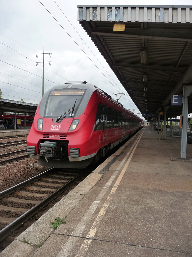 Nachdem Zge ja schon seit einiger Zeit nach Stdten benannt werden, gibt es mittlerweile auch Zge, die nach Stationen benannt sind: 442 119 heit  Potsdam-Park Sanssoucis  und fhrt am 7.10.13 eben dorthin.