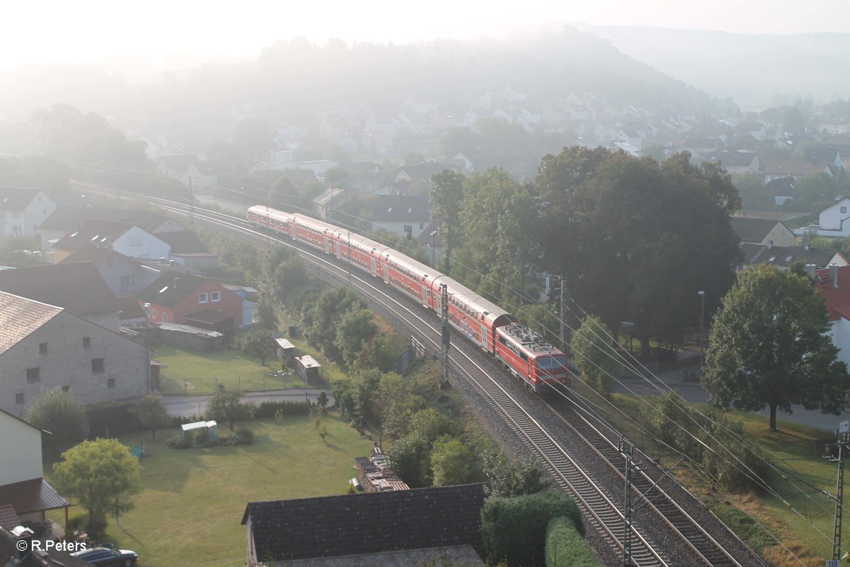 Nachschuss auf 111 214-3 die Dollnstein mit der RB 59089 Nürnberg - München erreicht. 24.09.16