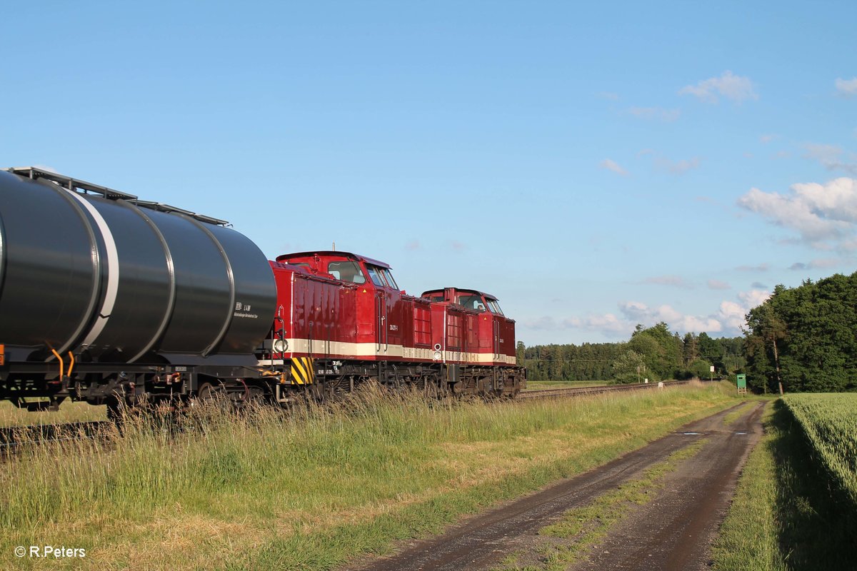 Nachschuss auf 204 425-3 und 204 271-1 mit einem Kesselzug bei Oberteich. 15.06.16