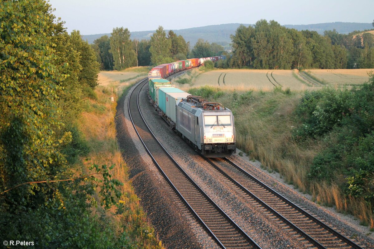 Nachschuss auf 386 030-1 die an einem Elbtal Umleiter hängt, Unterthölau 23.07.21