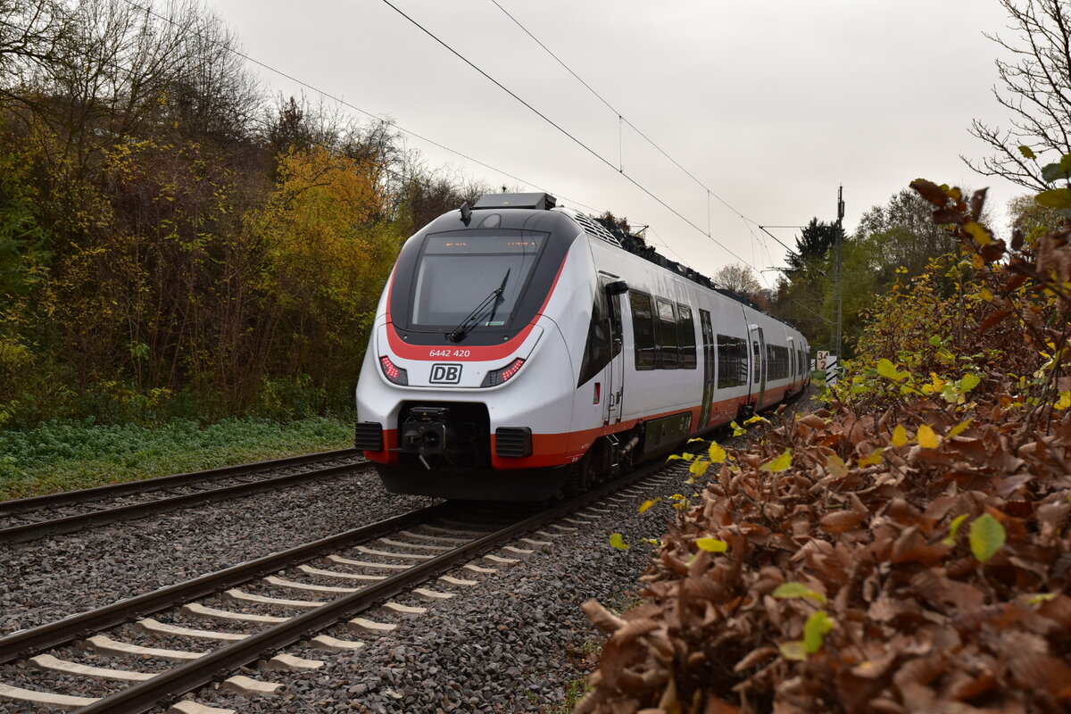 Nachschuß auf den 6442 420/920 der seit einigen Tagen ebenfalls mit einem Keks auf der Nase unterwegs ist.  14.11.2025