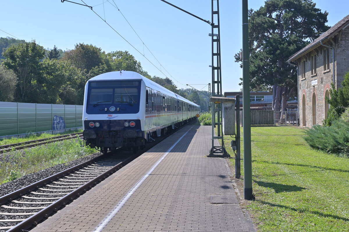 Nachschuß auf dem RE8 Ersatzzug nach Stuttgart Hbf in Untergriesheim am 10.9.2023