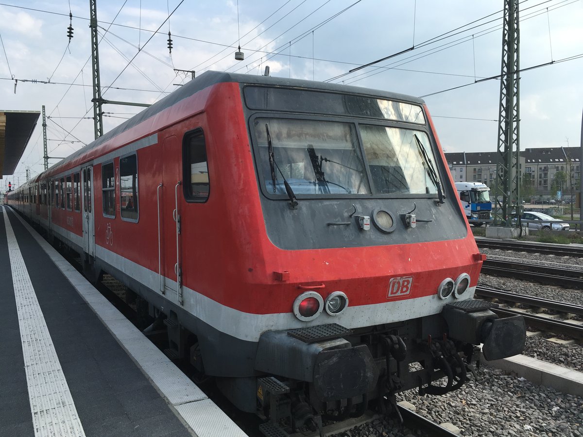 Nachschuss auf die Rb 38861 nach Karlsruhe Hbf in Mannheim Hbf als diese n Wagen Garnitur abfahrbereit war. 

Schublok war 111 134