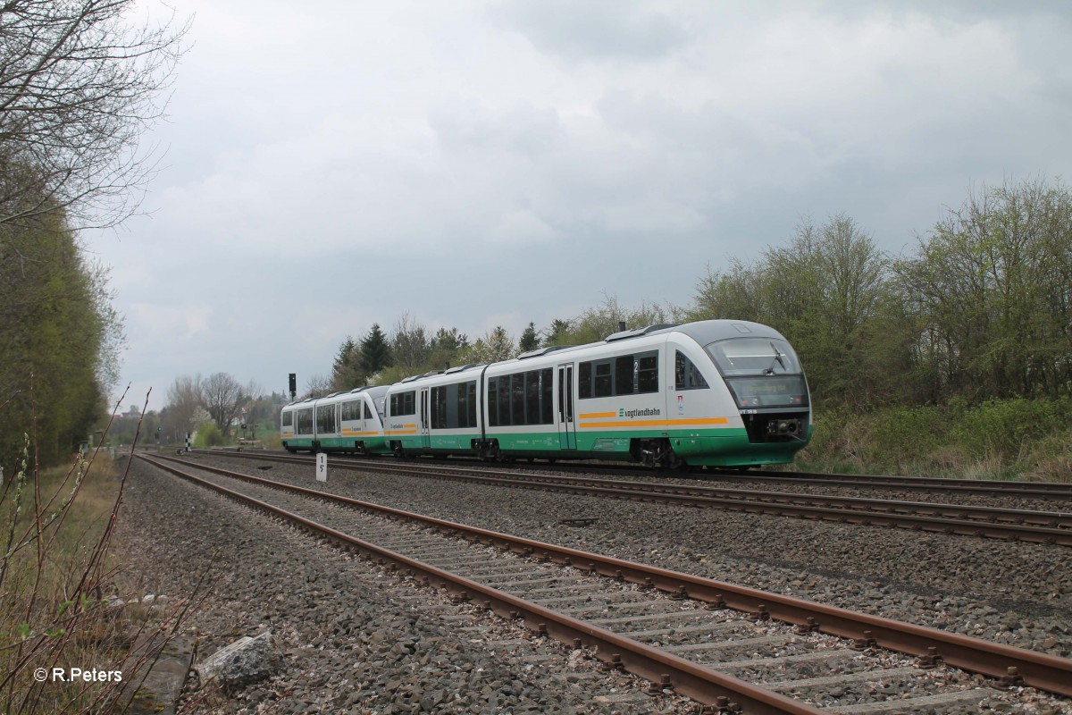 Nachschuss auf VT10  Stadt Hof  + VT18  Stadt Naaburg  als VBG74261 Marktredwitz - Regensburg bei Schönfeld. 11.04.14