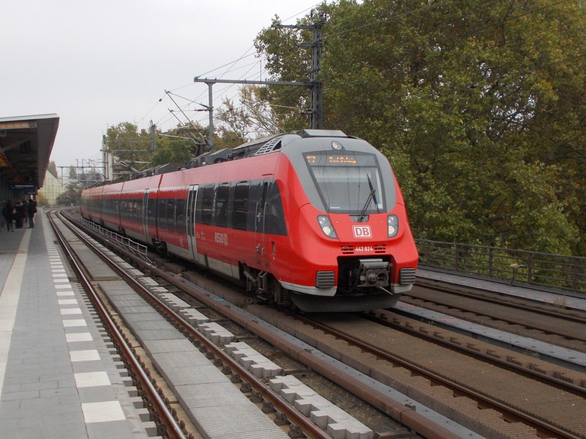 Natürlich durften bei meiner Berlinfototour,am 25.Oktober 2014,die Talent 2 nicht fehlen.An der Station Berlin Tiergarten war es 442 824. 