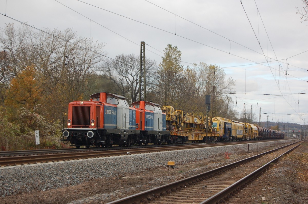 NBE Rail 212 364 + 212 369 mit einem Bauzug Richtung Bad K�sen, am 24.10.2013 in Naumburg Hbf. (Foto: dampflok015)