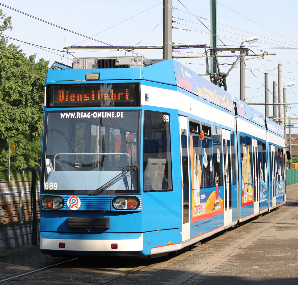 NGT6 Wagen(689)stand am 09.06.2014 auf dem Gelnde der Rostocker Straenbahn AG. 