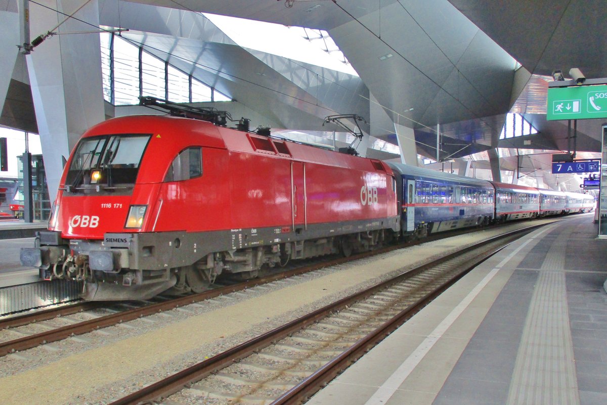 NightJet mit 1116 171 steht am 19 September 2017 in Wien Hbf.