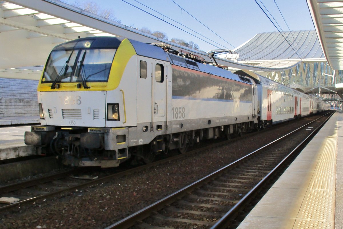 NMBS 1858 verlässt am 20 Jänner 2017 Lüttich-Guillemins.