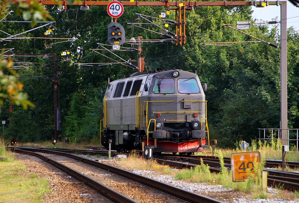 NOHAB MZ II BLS Rail TMZ 1419(ex Stena TMZ 1419, 2500kW GM Diesel 16-645, 116t, 120 kmh, Bj 1970, BauNr.2768) hat gerade ihren Zug in Padborg/DK abgestellt und wird nun einen anderen Zug dort übernehmen. 08.08.2014