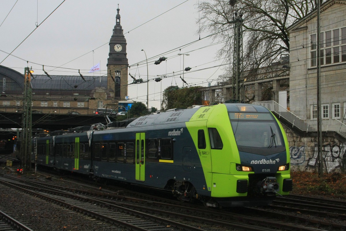 Nordbahn ET 5.05 (FLIRT III ) als RB 61 nach Itzehoe bei der Ausfahrt aus Hamburg Hbf am 15.12.2014