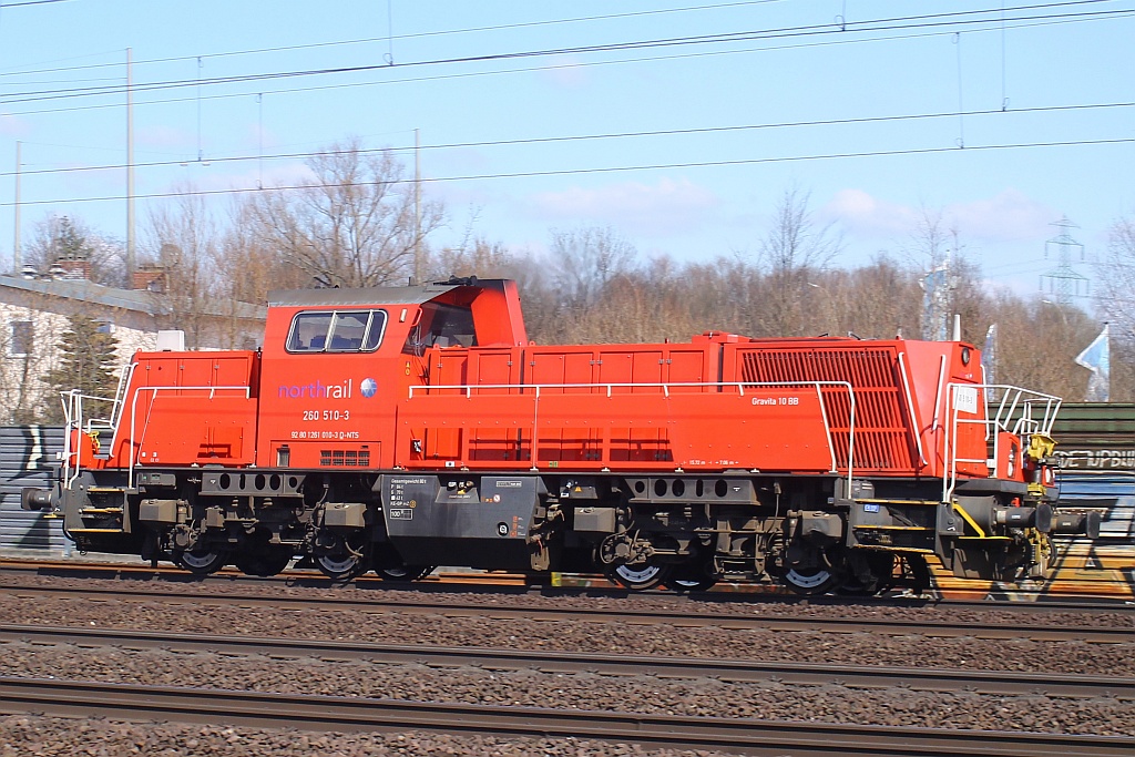 Northrail 260 510-3(92 80 1261 010-3 D-NTS)eine der ersten Gravita 10BB dieselt hier fröhlich brummend durch HH-Harburg. 03.04.2013
