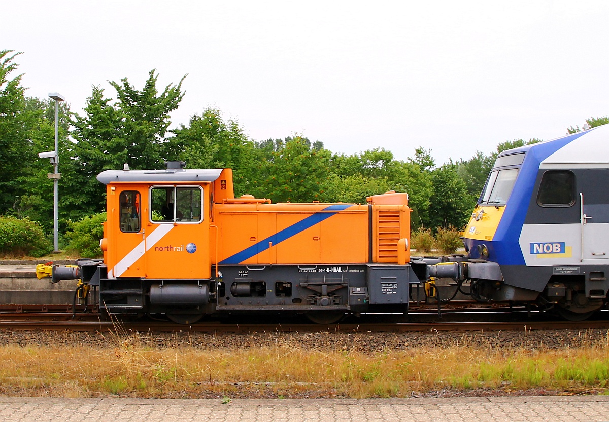 Northrail/NOB 335 106-1(REV/216/29.07.11)im Portrait bei Rangierarbeiten in Husum. 13.07.2014
