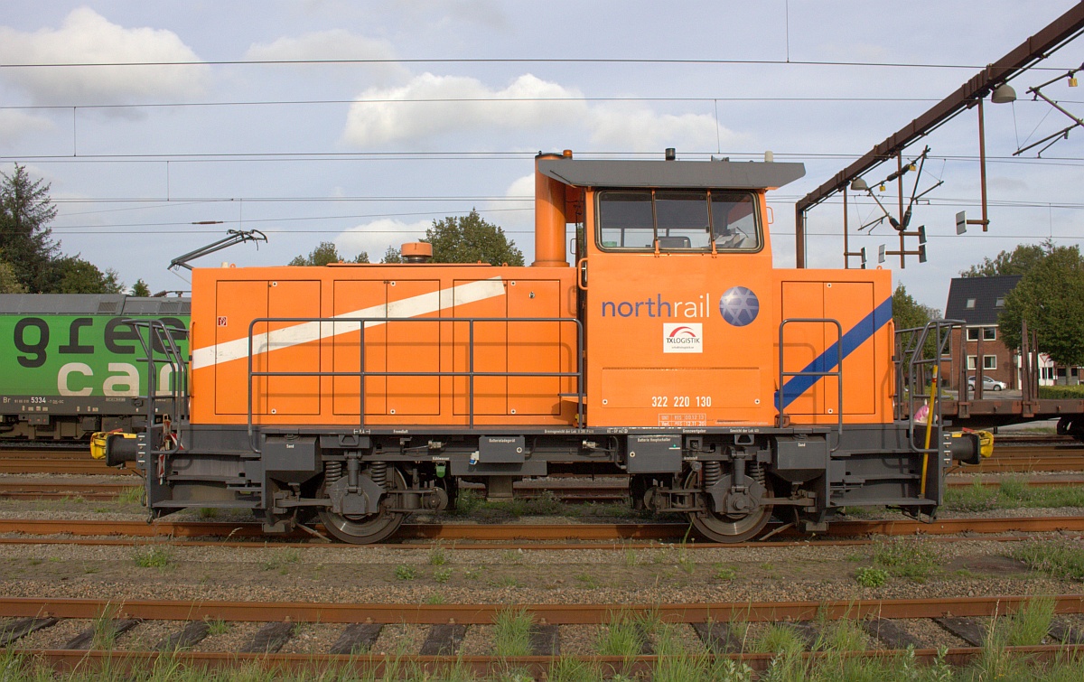 Northrail/TXL 322 220 130(ex DSB MK 611, REV/NTS/09.12.13, Verl/MRS/12.11.20) wartet am Bhf Padborg auf die Schweerbau E40. 12.09.2020