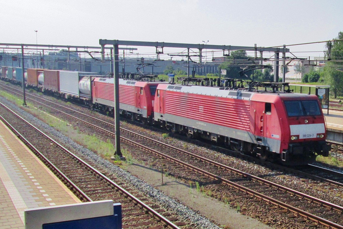 Notschüss von 189 024 von die Bahnhofstreppe in Boxtel am 22 Augustus 2015.