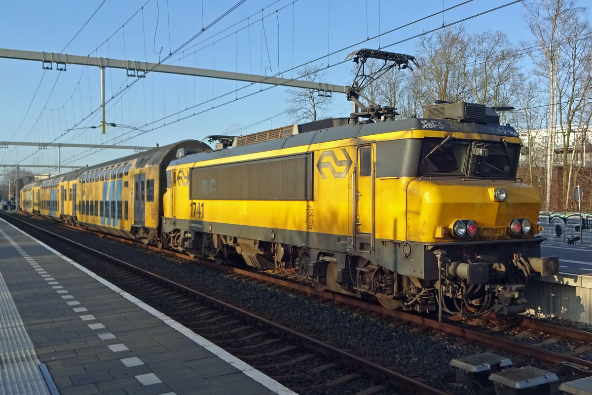 NS 1741 mit DDAR steht in Elst am 12 Dezember 2019. Die DD-AR mit 1700er prägten für 35 Jahre der Regionalverkehr in die Niederlánde; eine Ära endete am 14 dezember 2019; zwei Tage nach dieser Schüss.