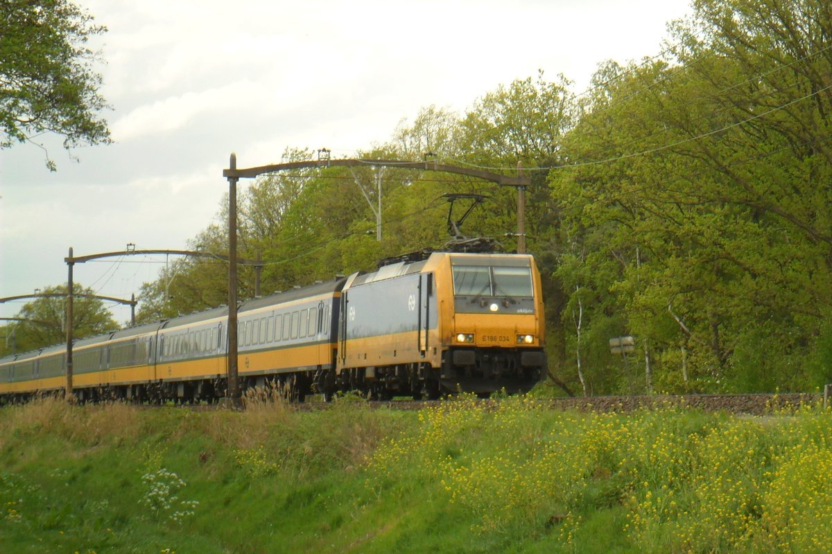 NS 186 034 durchfahrt Tilburg Oude warande am 24 April 2019.