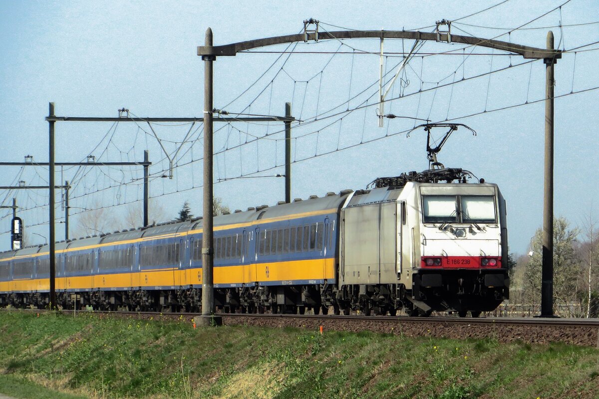 NS 186 238 durcheilt Hulten am 31 März 2021.