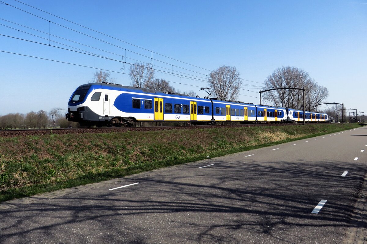 NS 2217 durchfahrt Roond am 31 März 2021. Leider ist wegen zu hoher Gitterwerk dieser Art von BIlder bei Roond nicht mehr möglich.