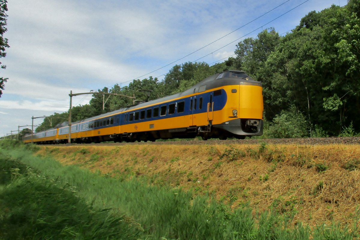 NS 4017 durchfahrt am 29 Juli 2018 Tilburg Oude warande.