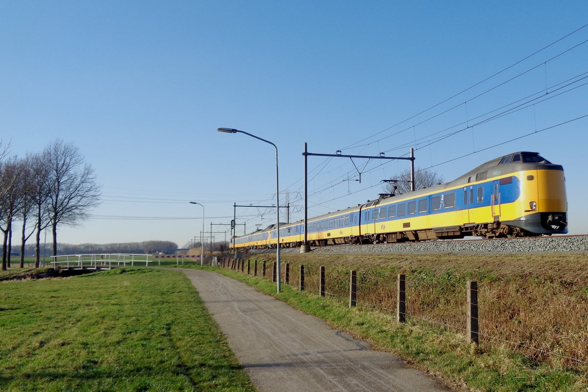 NS 4022 passiert Niftrik am 20 Januar 2019.