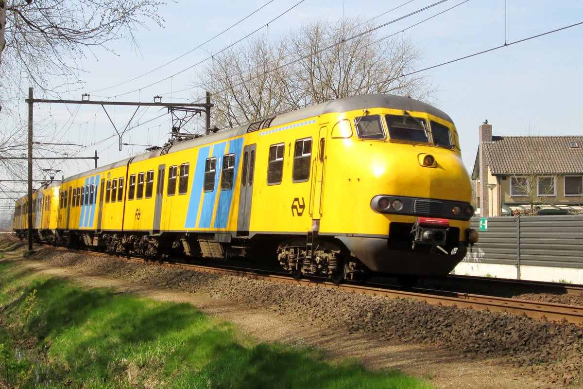 NS 466 treft am 13 April 2015 in Wijchen ein.