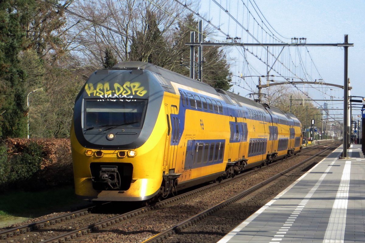 NS Reizigers 9570 durcheilt Tilburg Universiteit am 31 März 2021.