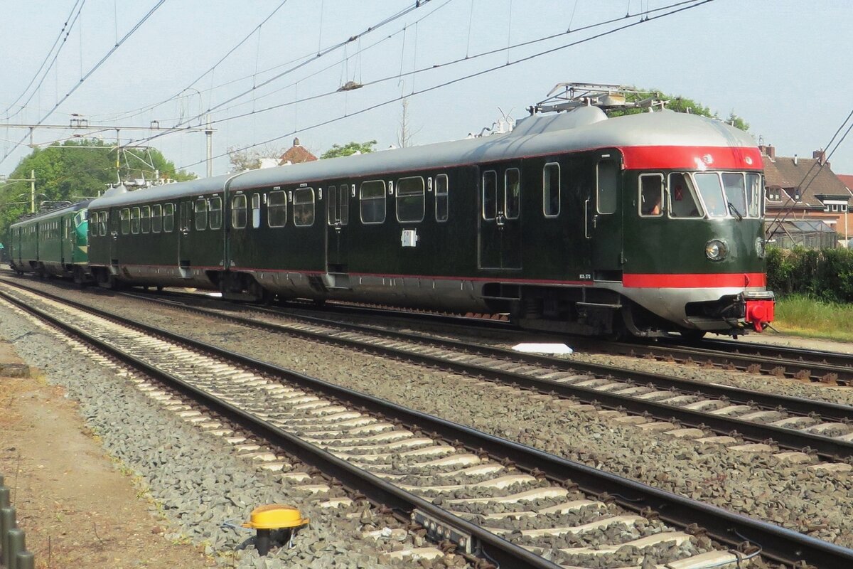 NSM 273 treft am 6 Mai 2022 in Blerick ein und ist auf Fitnessfahrt, wobei ein in Blerick stehender Museumspostewagen nach Utrecht-Maliebaan geschleppt werden soll.