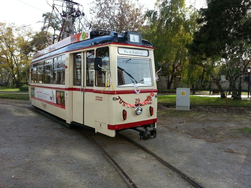 NTB 29 als Hochzeitswagen, am 26.10.2013 vor dem Depot. (Foto: privat)