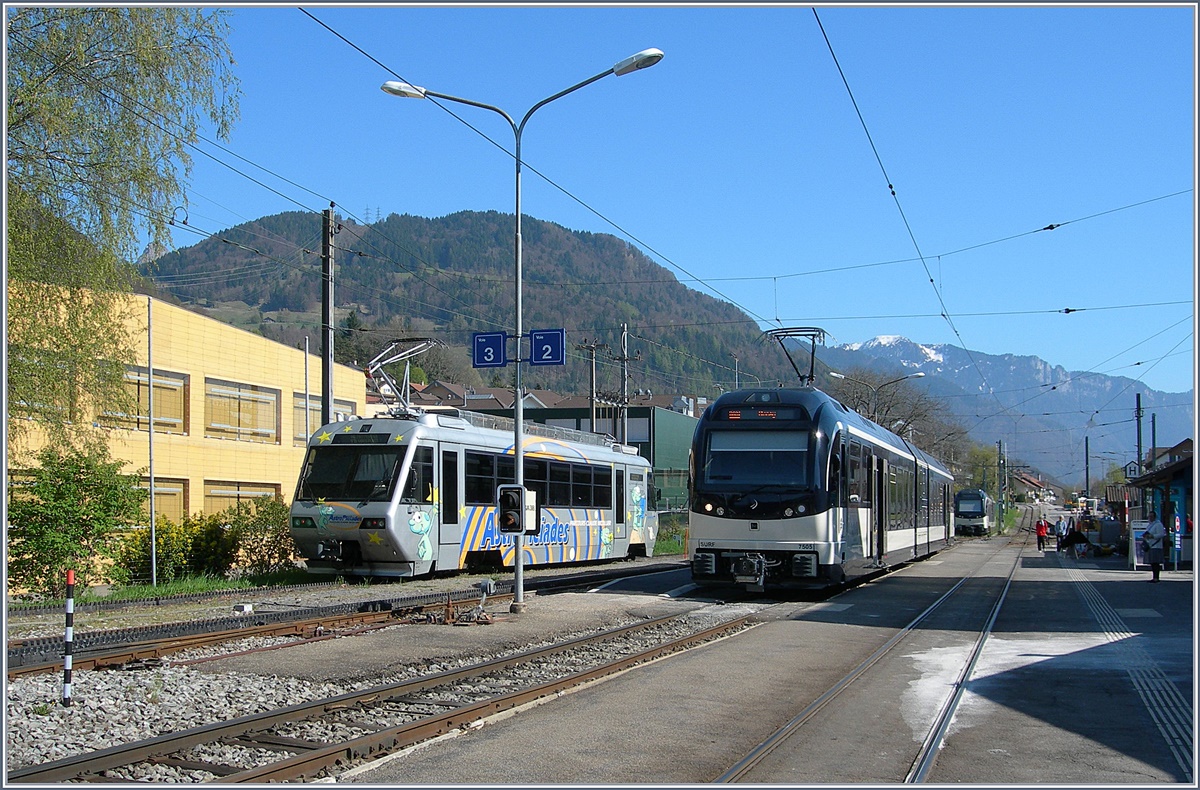 Nun erhält der Bahnhof von Blonay auf seine alten Tage tatsächich neuen Bahnsteige, auch wenn diese erst auf den zweiten Blick zu erkennen sind und der wohl noch ein weiterer folgen wird.
8 April 2017